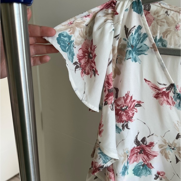 Andree White Floral Top - 1X - Picture 5 of 8